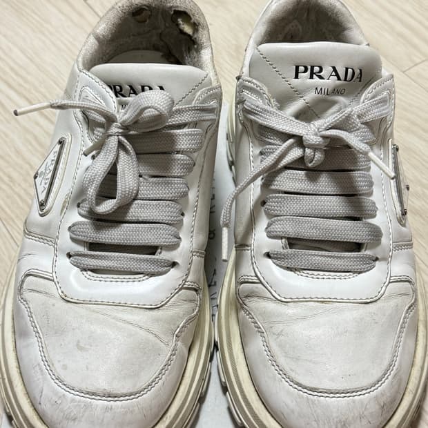 프라다 기본 흰색 스니커즈