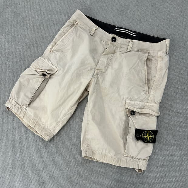 스톤아일랜드 베이지 반바지 