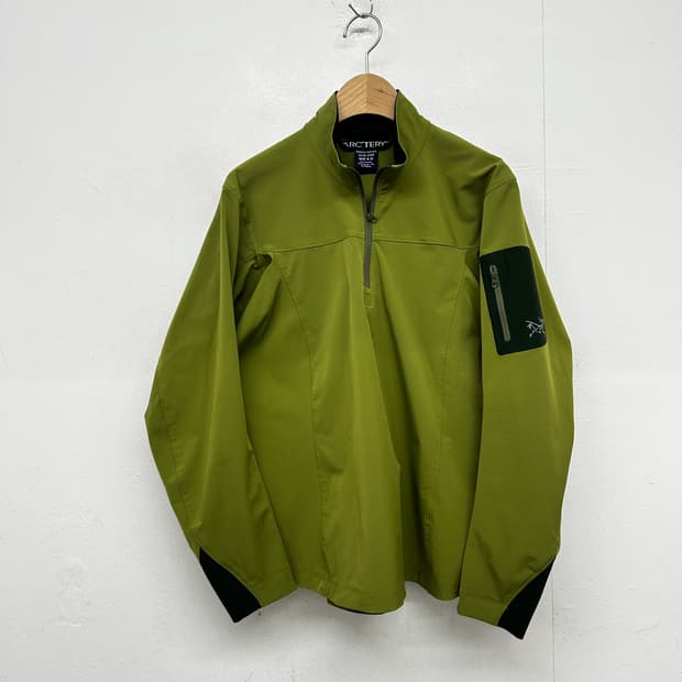 아크테릭스 메버릭 하프집업 그린