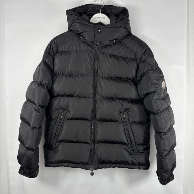 (크림판,25FW)몽클레어 마야 후드 쇼트 다운 패딩 자켓 블랙 무광