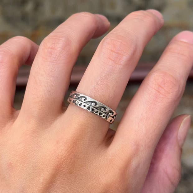 Wave & Dot Engraved 925 Silver Ring