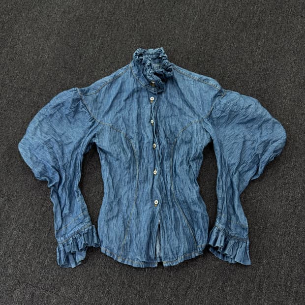 비비안웨스트우드 하이넥러플 퍼프소매 셔츠