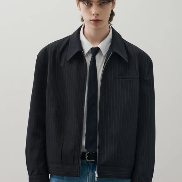 M) 핀 스트라이프 크롭 블루종 자켓 [DARK NAVY]