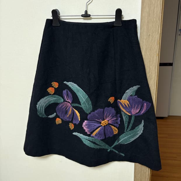 로라애슐리 미디 스커트