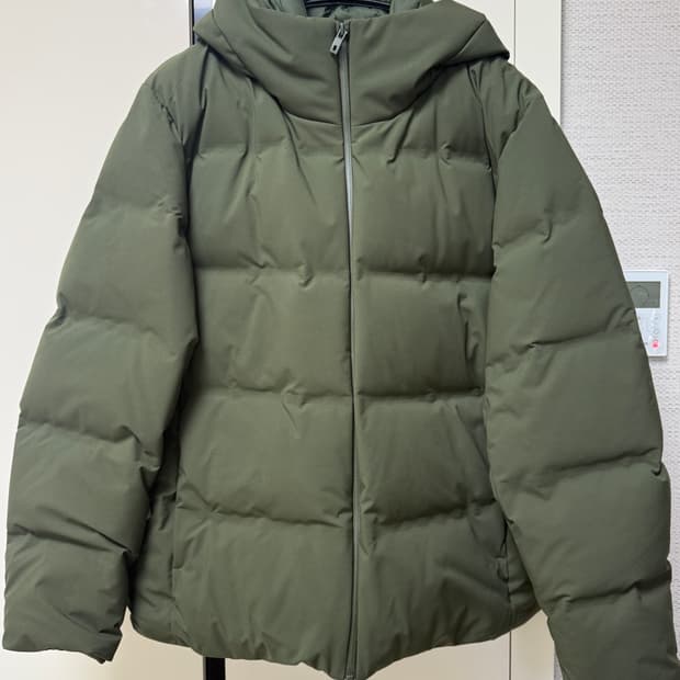 유니클로 심리스 다운 파카 카키