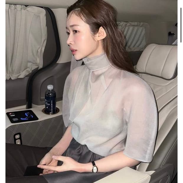 아모멘토 knotted collar top