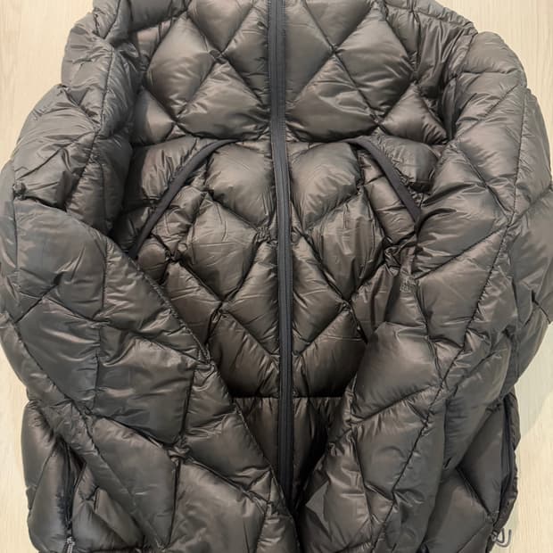 로아 x 아워레가시 워크샵 누나 800 필 파워 후드 다운 자켓 슬레이트