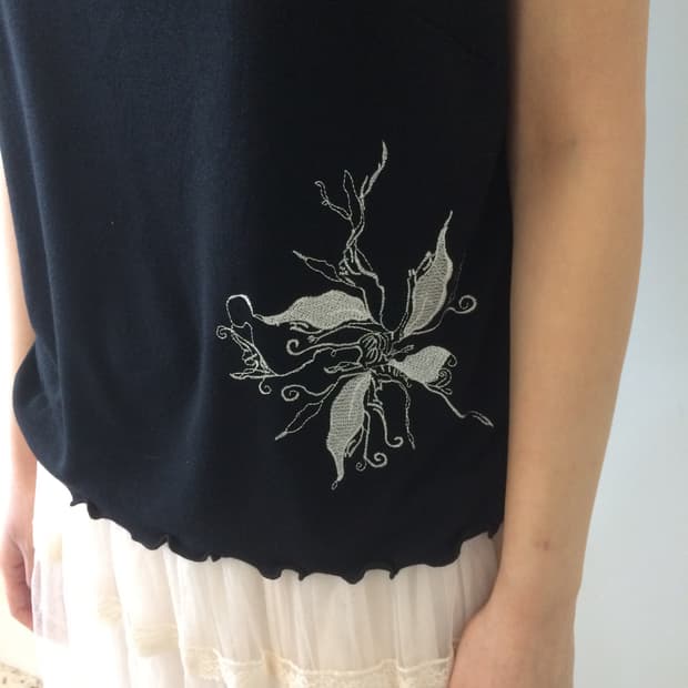 오리엔탈 자수 블랙 탑