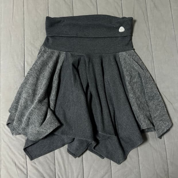 코이세이오 폴딩 언밸런스 스커트 차콜