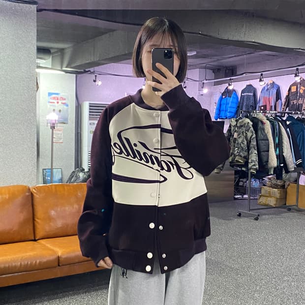 Famille 빅로고 스웨이드 레더 바시티 B3705