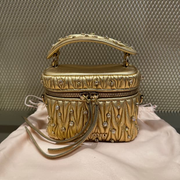 miumiu 미우미우 마텔라세 스와로브스키 미니뷰티백