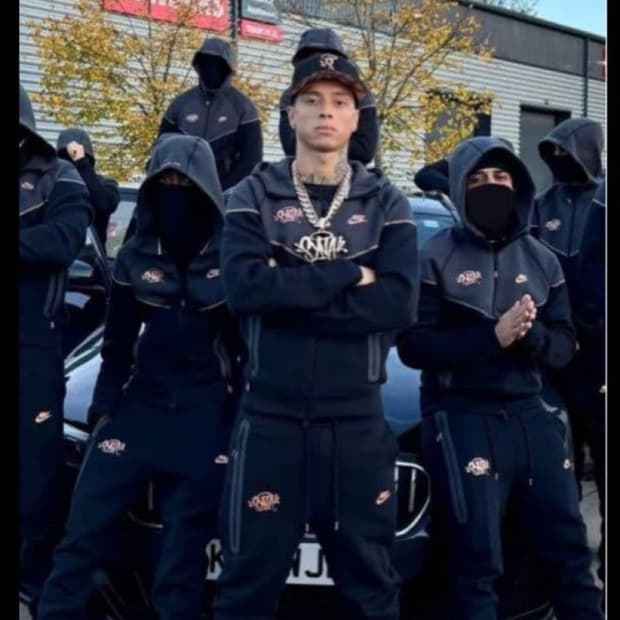 나이키 시나월드 테크팩 셋업