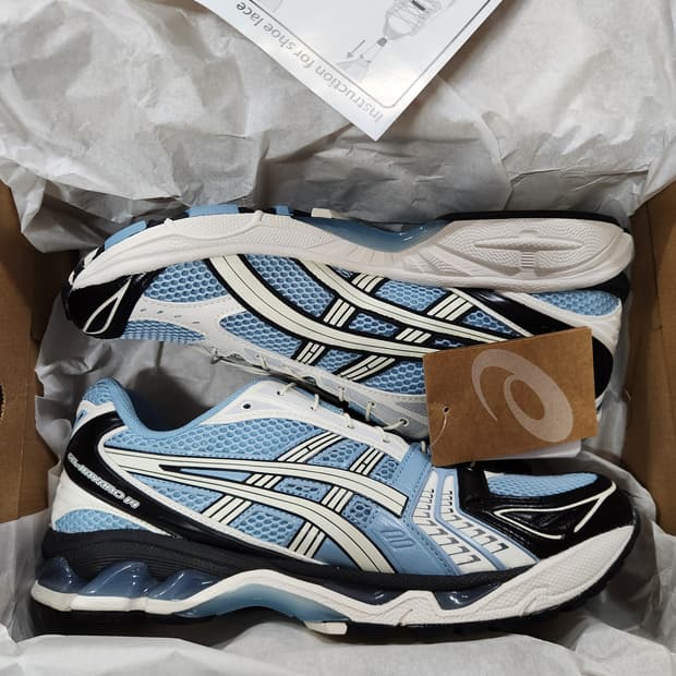 아식스 언리미티드 젤카야노14 미스트크림 1203A549 사이즈 280