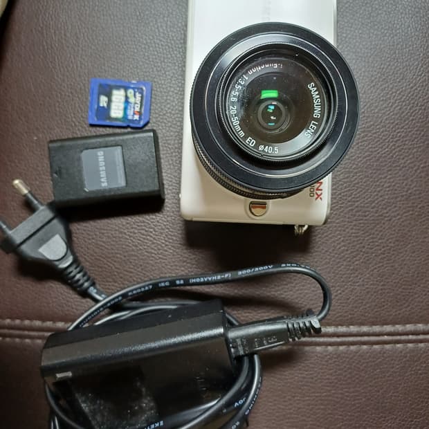 삼성 NX100 디지털 카메라 화이트 작례있음