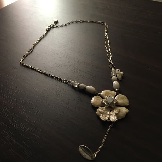 Antique-style necklace