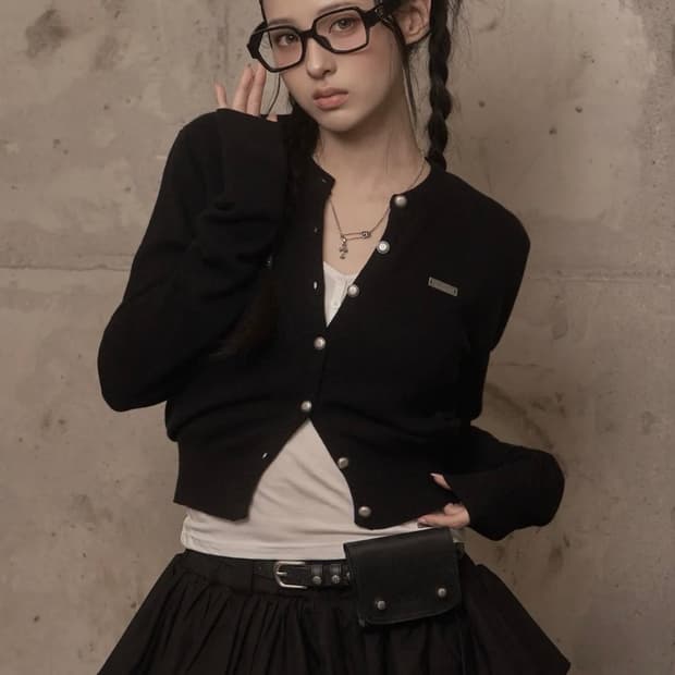 카키포인트 가디건 Signature Knit Cardigan