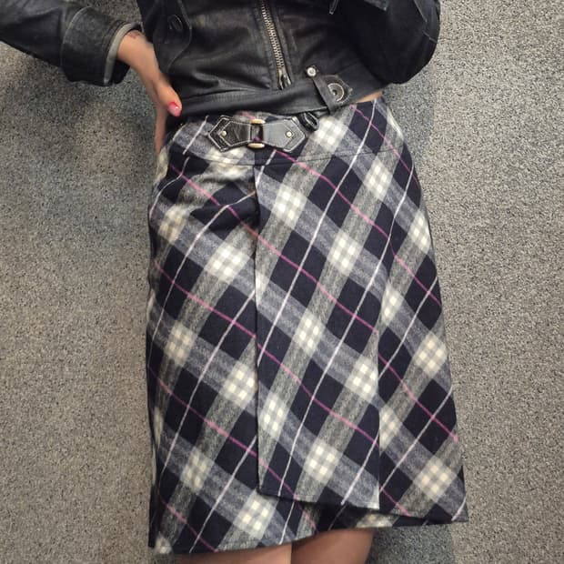BERBURRY BUCKLE CHECK SKIRT