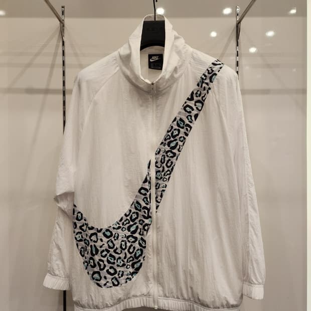 나이키 에니멀스우시 바람막이(최상급)