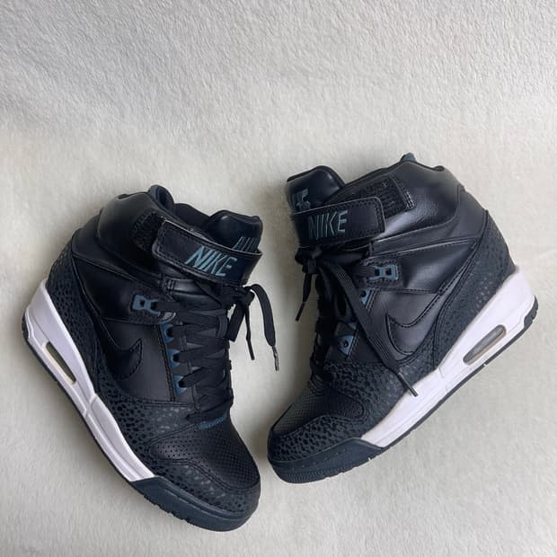 [235-240] 나이키 에어 레볼루션 스카이 하이