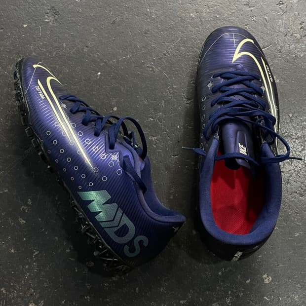 260 나이키 머큐리얼 베이퍼 13 풋살화