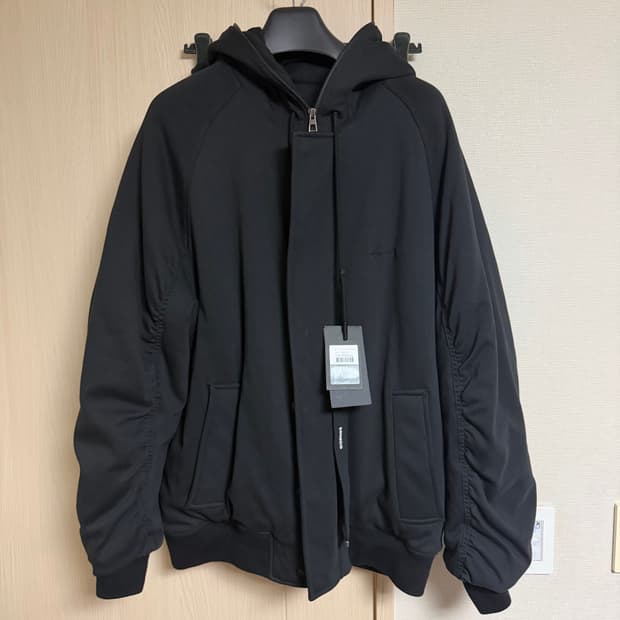 송지오옴므 셔링 후드 패디드 집업 점퍼