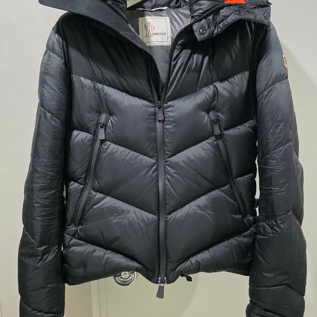 몽클레어 그레노블 BECKLER 블랙 패딩