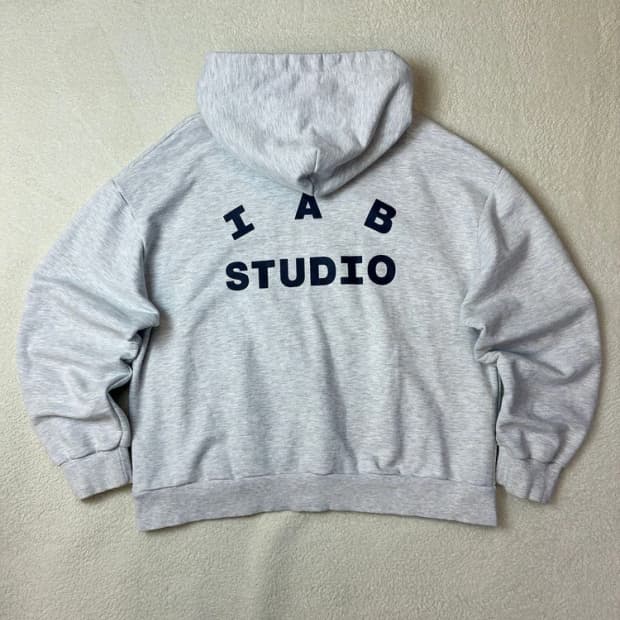 아이앱스튜디오 멜란지 그레이 로고 후드티 PN5788