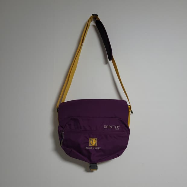 블랙야크 고어텍스 크로스백 퍼플 등산 운동