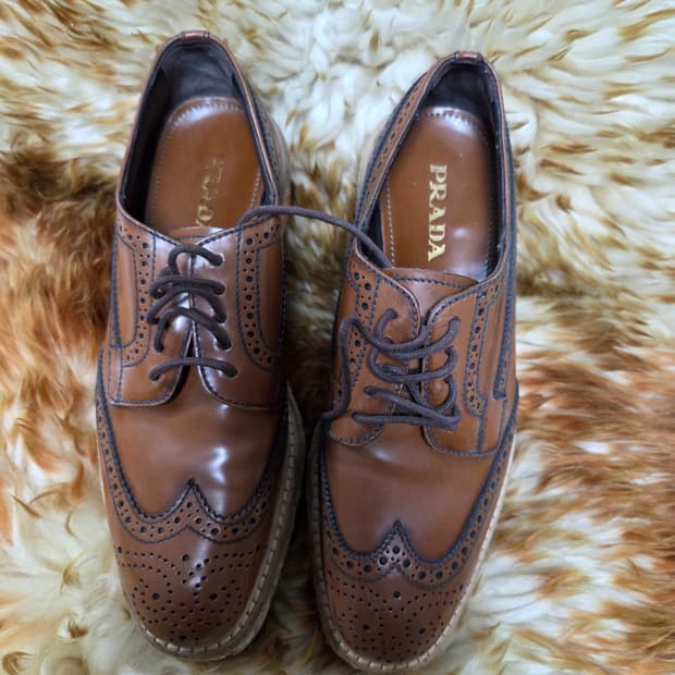 프라다 윙팁 구두,로퍼