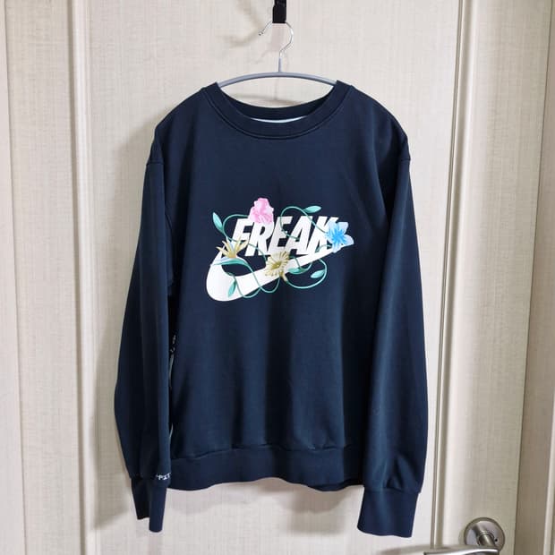 나이키 플라워 맨투맨 블랙 L