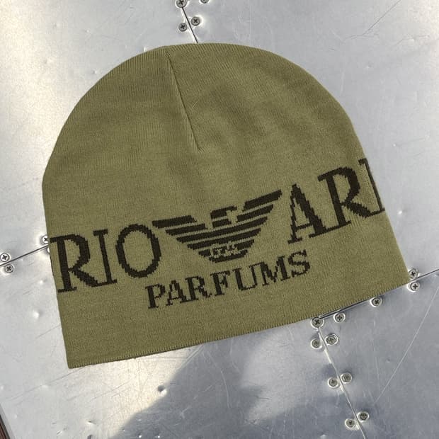 엠포리오 아르마니 스펠 로고 아크릴 비니