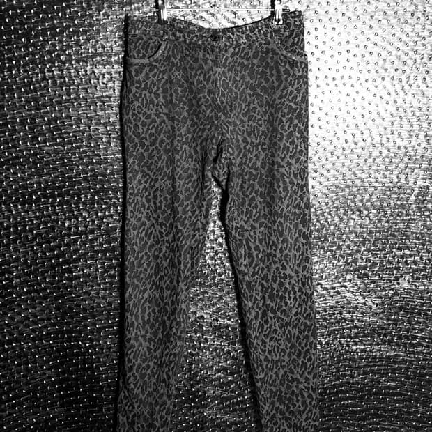 레오파드 스터드 슬림핏 팬츠