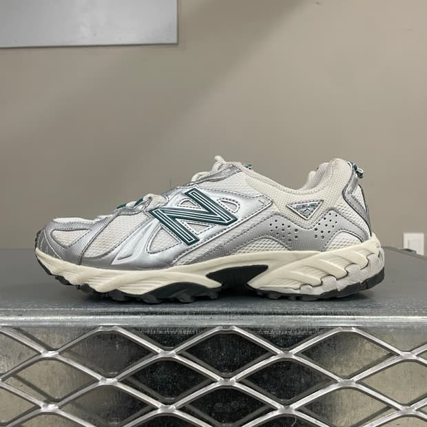 뉴발란스 610 메탈릭 실버 250