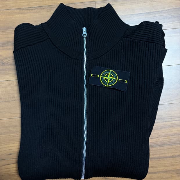 스톤아일랜드 니트집업 