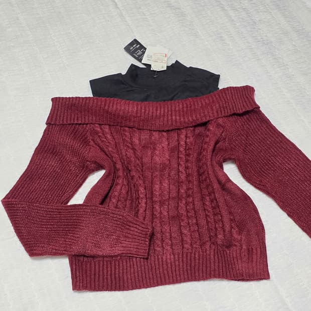 아바일) 오네갸루 스나계 버건디 오프숄더 니트스웨터