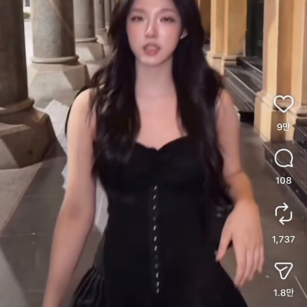 남서연 착용) 블랙 코르셋 플리츠 원피스