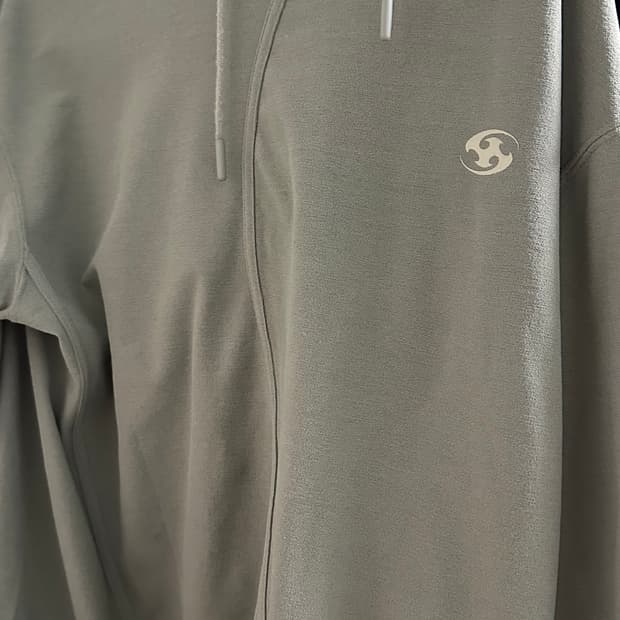 산산기어 후드티