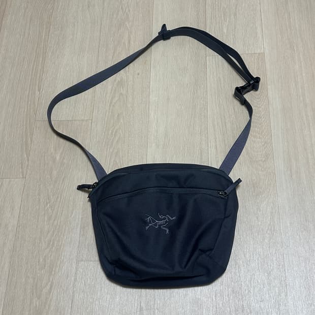 아크테릭스 맨티스2 그래파이트 힙색