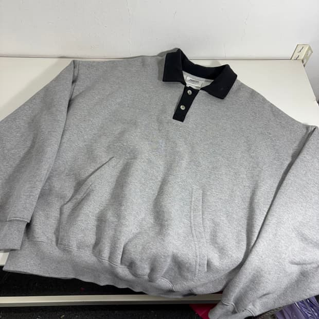 L 퍼스탭 그레이 캥거루포켓 카라 맨투맨