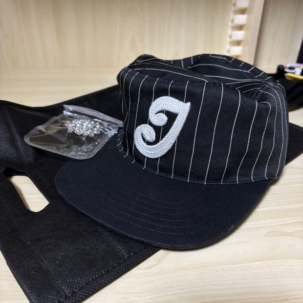 2 idiots label 필박스캡 팔아요