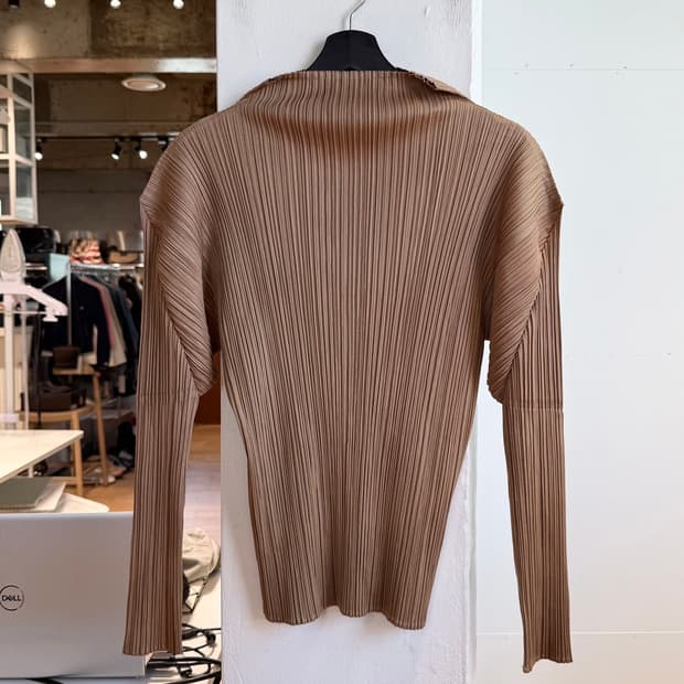 플리츠 플리즈 딥옐로우 링컬 하이넥 탑 