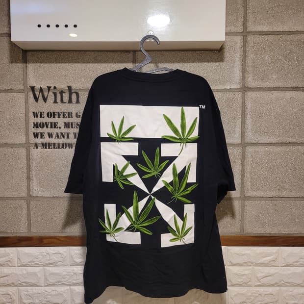 오프화이트 위드 애로우 반팔 L