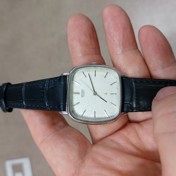 세이코 사각 쿼츠 가죽 시계