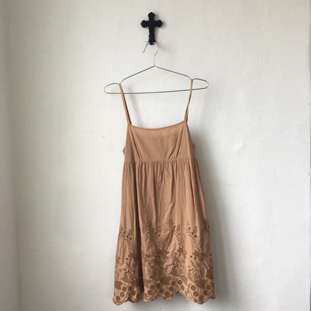 Punching point sleeveless one piece