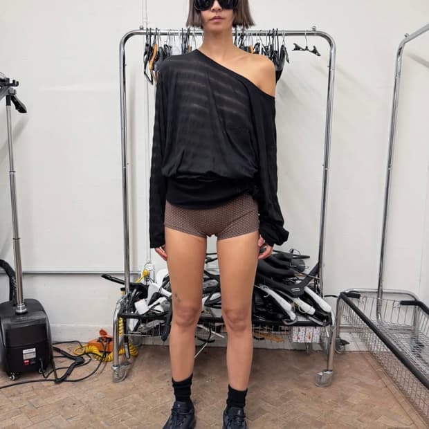 S/E/O 오프숄더티