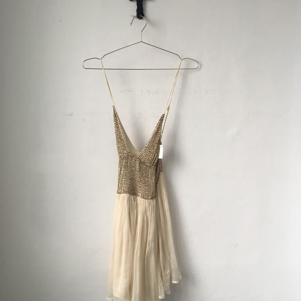 Beads point sleeveless