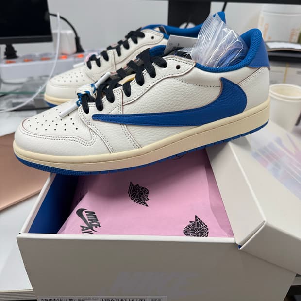 조던 1 x 트래비스 스캇 x 프라그먼트 레트로 로우 OG SP 세일 밀