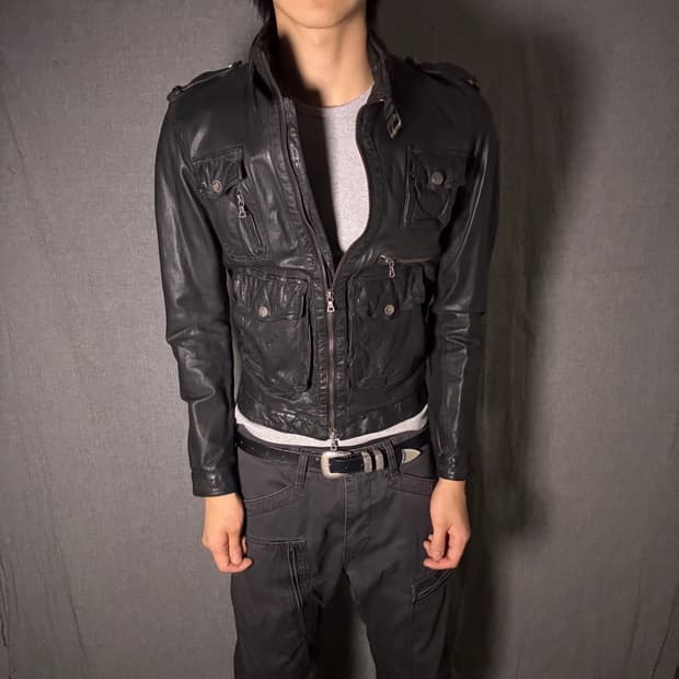 블랙 가죽 포켓 디테일 자켓