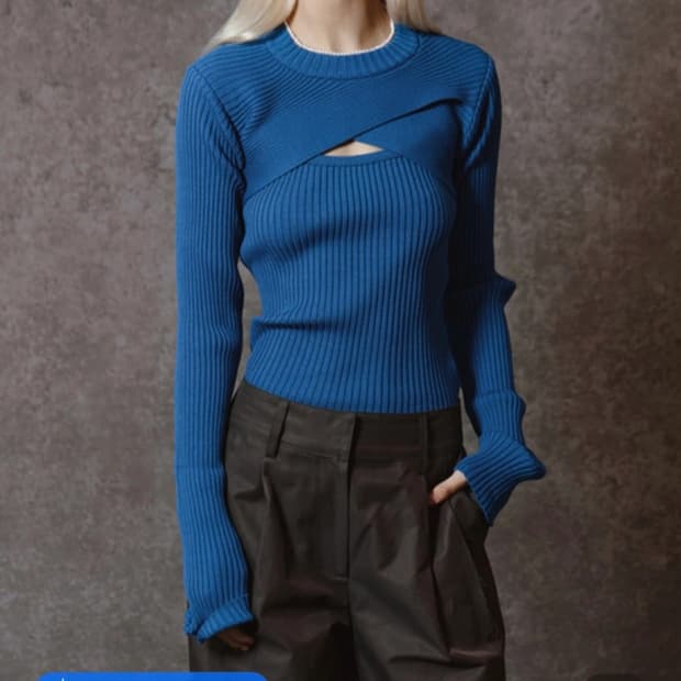 민더리 립 슬리브리스 니트 탑