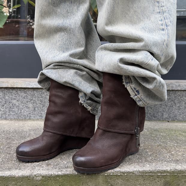 00s 프라다 디스트레스트 지퍼 커프 웨지 부츠